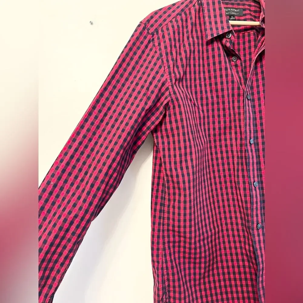 Banana republic red and black buffalo checkered button up casual mens shirt